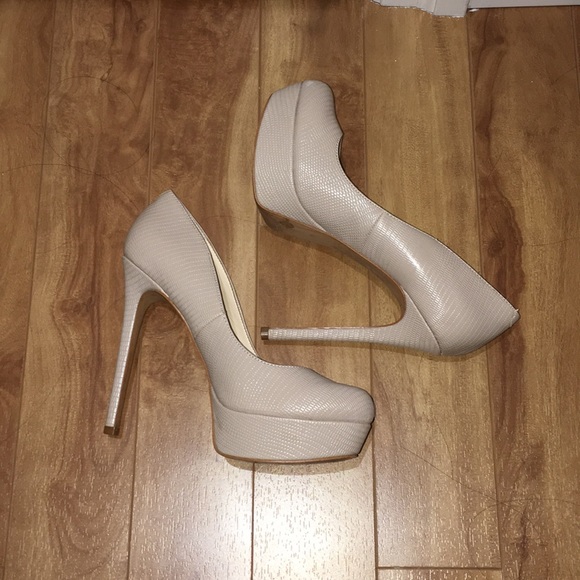 Jessica Simpson platform heels - Picture 3 of 3